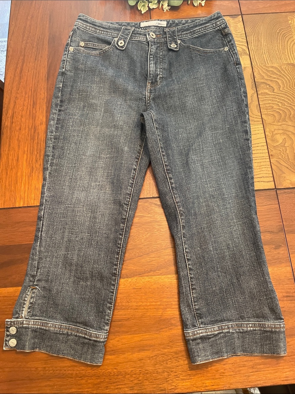 Chico's Platinum Medium Blue Cropped Jeans C35